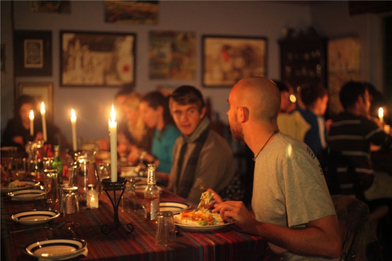 meals at buccaneers backpackers 768x512